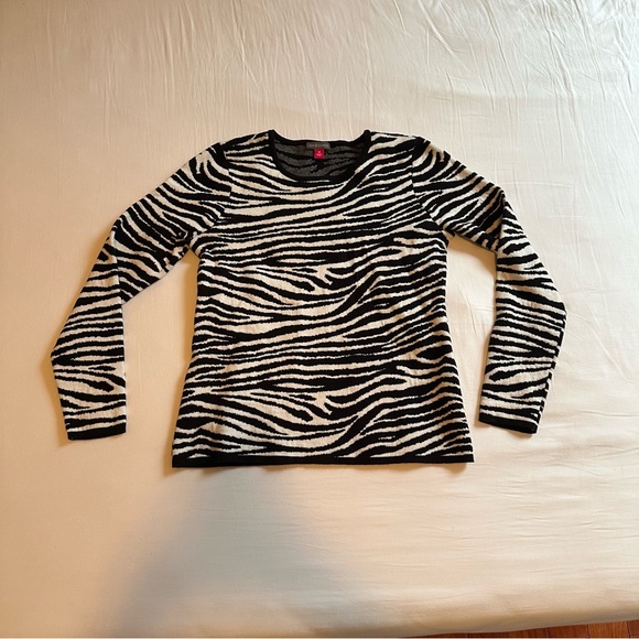 VINCE CAMUTO Zebra Jacquard Knit Sweater - 100% Exclusive Size Medium - Picture 2 of 10